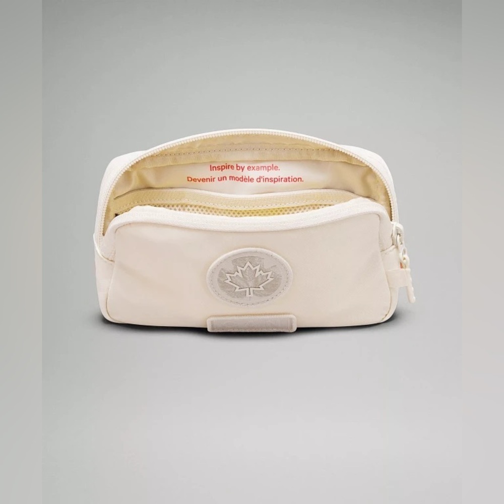 🆕🇨🇦 Lululemon Team Canada Olympic Future Legacy Mini Belt Bag Beech White - Picture 3 of 3